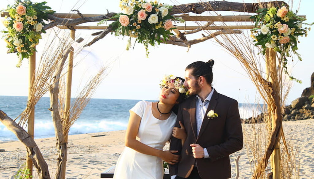 wedding-beach-couple-love-preview