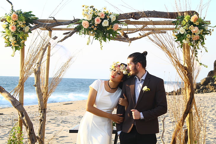 wedding-beach-couple-love-preview